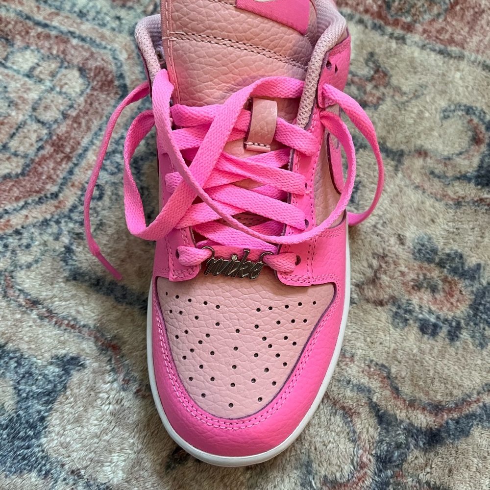 Nike Pink Low Dunks - Picture 5 of 8